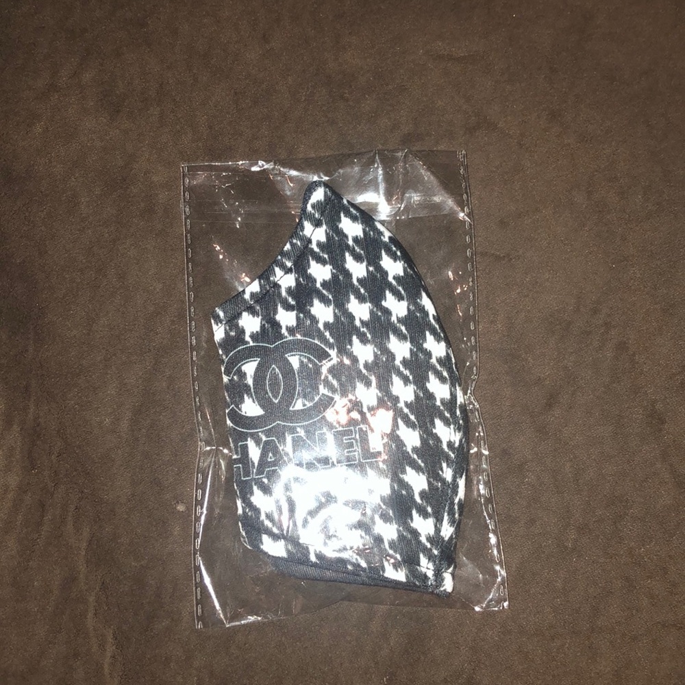 Reversible mask